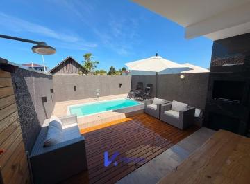 Casa · 151m² · 3 Quartos · 2 Vagas · Casa com piscina 03 Dormitórios em Santa Terezinha