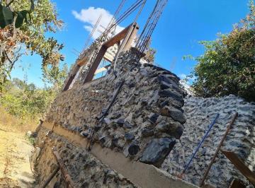 Construção em pedra marroada · Terreno 200 m² com obra iniciada na Vila do Boa – São Sebastião/DF