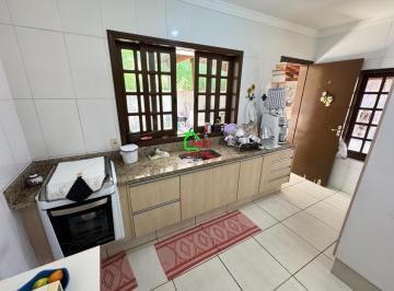 Casa · 200m² · 2 Quartos · 4 Vagas · Casa para venda em Vista Alegre de 200.00m² com 2 Quartos, 1 Suite e 4 Garagens
