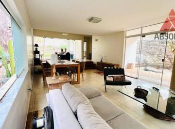 Casa · 246m² · 3 Quartos · 4 Vagas · Casa para venda e aluguel em Centro de 246.00m² com 3 Quartos, 1 Suite e 4 Garagens