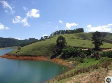 Rural · 200m² · 2 Quartos · 5 Vagas · Fazenda na represa de Paraibuna
