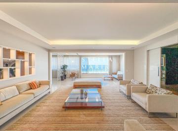 Foto 01 · Avenida Atlântica, Belíssimo Apartamento reformado à venda em andar alto com vista panorârica de tir