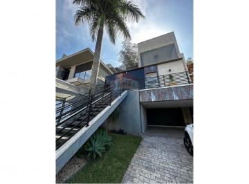 Casa · 296m² · 4 Quartos · 4 Vagas · Casa de Condomínio para venda em Arujazinho Iv de 295.56m² com 4 Quartos, 4 Suites e 4 Garagens
