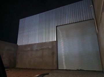 Comercial · 150m² · 2 Vagas · Galpão / Depósito / Armazém para alugar em Felícia de 150.00m² com 2 Garagens