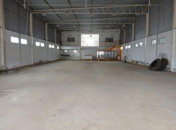 Comercial · 700m² · Galpão / Depósito / Armazém para venda e aluguel em Centro de 700.00m²