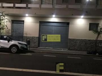 Comercial · 450m² · 2 Vagas · Imóvel Comercial para alugar em Centro de 450.00m² com 2 Garagens