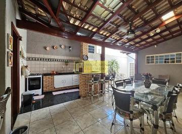 Casa · 218m² · 4 Quartos · 3 Vagas · Casa para venda em Boa Vista de 217.62m² com 4 Quartos, 2 Suites e 3 Garagens