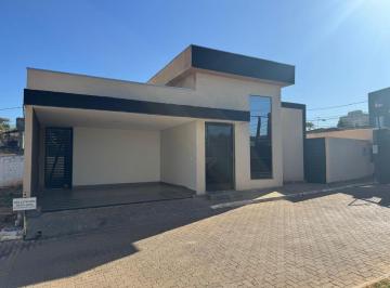Casa de 3 quartos, Guará · Casa com 185m² de área útil, com 3 suítes à venda ou locação no Guará II