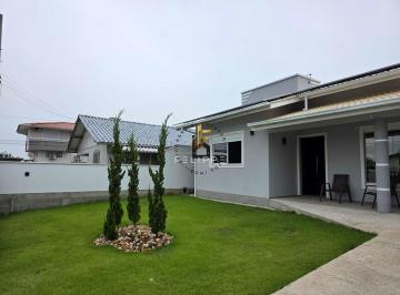 Casa · 124m² · 2 Quartos · 2 Vagas · Casa linda em Alvenaria, São João Margem Esquerda - Tubarão/SC