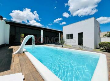 Casa · 220m² · CASA COM PISCINA À VENDA NO PORTAL 1 – CALDAS NOVAS