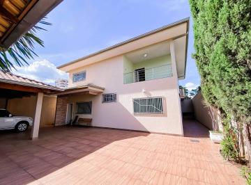 Casa · 214m² · 3 Quartos · 2 Vagas · Sobrado à Venda com Elevador no Centro de Caldas Novas: Conforto, Segurança e Versatilidade.