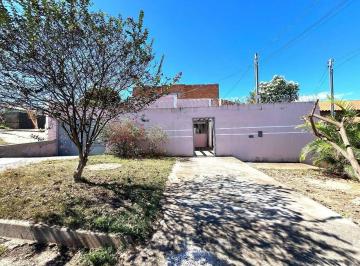 Casa · 80m² · 3 Quartos · 1 Vaga · CASA DE ESQUINA À VENDA – SETOR SERRINHA – CALDAS NOVAS/GO
