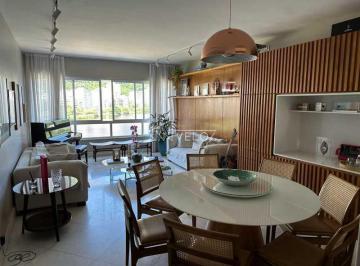 Casa · 206m² · 4 Quartos · 2 Vagas · Cobertura : Triplex / Residencial / Lagoa