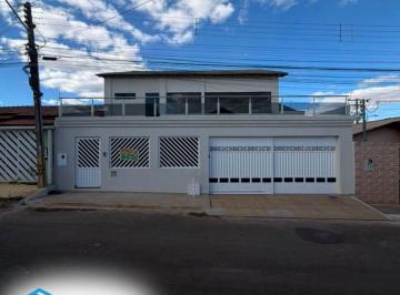Casa de 4 quartos, Valparaíso de Goiás · Casa com térreo e superior - 4 suítes - Piscina e sauna