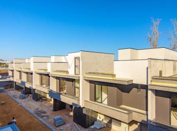 Casa · 146m² · 3 Quartos · 2 Vagas · Sobrado em Jardim Social - Curitiba
