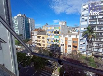 Comercial · 31m² · 4 Quartos · Sala na Venâncio Aires com mezanino e 2 banheiros