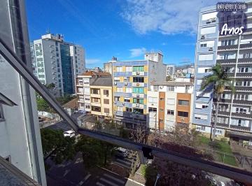 Comercial · 31m² · 4 Quartos · Sala na Venâncio Aires com mezanino e 2 banheiros