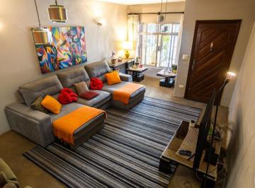 2b0af8e8-d148-4e46-9fac-0c311a44cd3f · Agradável casa para venda em Vila Cordeiro com 5 quartos, sendo 1 suíte, 154m²
