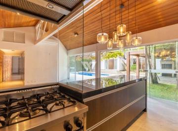Casa de 4 quartos, Curitiba · CASA DE ALTO PADRÃO NO BATEL | BEVERLY HILLS | 383 M² | 3 SUÍTES | PISCINA