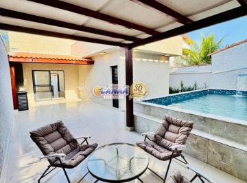 Casa de 3 quartos, Itanhaém · Belíssima casa com piscina a venda em Itanhaém!