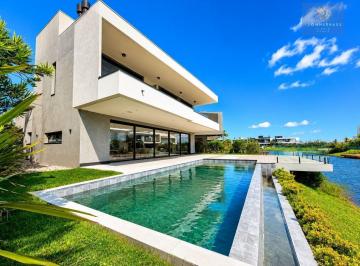 Casa · 452m² · 5 Quartos · 3 Vagas · Casa em Condomínio fechado em Xangri La
