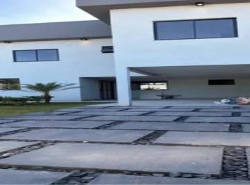 Casa de 4 quartos, Arniqueira · Oportunidade Vendo casa Arniqueiras 4 suítes regularizada!