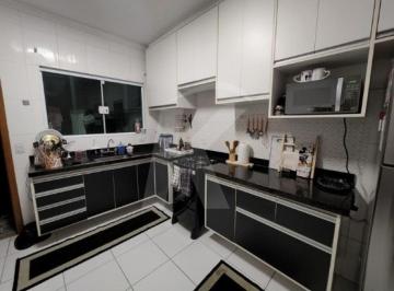 Casa · 128m² · 3 Quartos · 3 Vagas · Casa de 3 Dormitórios com Suíte e Ampla Área Gourmet