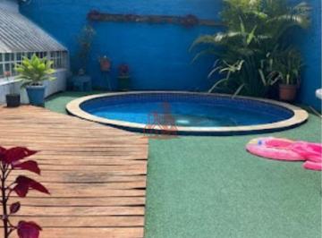 Casa · 250m² · 3 Quartos · 2 Vagas · Sobrado à Venda com Piscina no Centro de Jandira