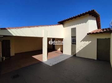 Casa · 120m² · 3 Quartos · 3 Vagas · Casa com 3 quartos disponível para locação no bairro Santa Mônica em Uberlândia-MG.