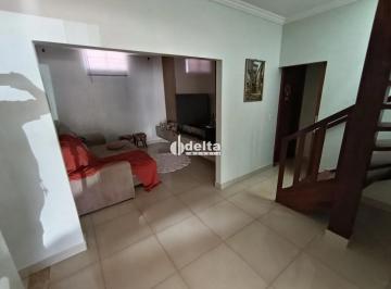 Casa · 300m² · 3 Quartos · 4 Vagas · Casa residencial com 3 quartos sendo 1 suíte disponível para locação no bairro Gávea Sul em Uberlând