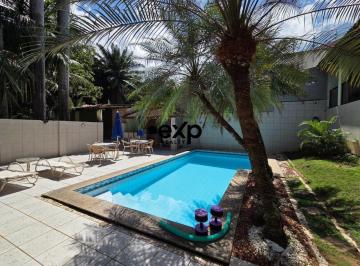Casa · 1000m² · 5 Quartos · 3 Vagas · Casa de Alto Padrão para LOCAÇÃO  com 5 suítes na Estrada do Coco