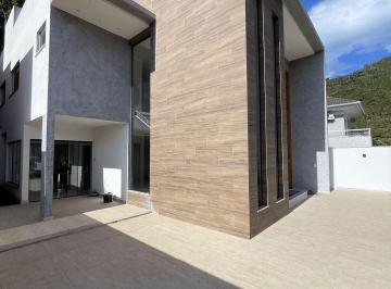 Casa · 4 Quartos · 2 Vagas · Casa Alto Padrão em Tijuca, Teresópolis/RJ