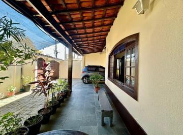 Casa · 200m² · 3 Quartos · 2 Vagas · Casa à Venda no – Guarujá/SP | 3 Dormitórios | Edícula | Próxima à Avenida Adhemar de Barros