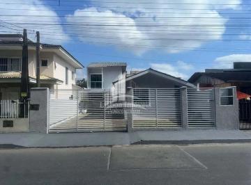 Casa · 196m² · 3 Quartos · 3 Vagas · Sobrado + 2 kitnets no bairro Vila Nova!