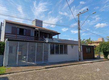 Casa · 180m² · 4 Quartos · LINDO IMÓVEL RESIDENCIAL E COMERCIAL NO CENTRO DE GAROPABA COM 2 SALAS COMERCIAIS E 3 APTOS. PARA LO