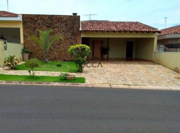 Casa · 360m² · 3 Quartos · 4 Vagas · Casa para venda em Centro de 360.00m² com 3 Quartos, 1 Suite e 4 Garagens