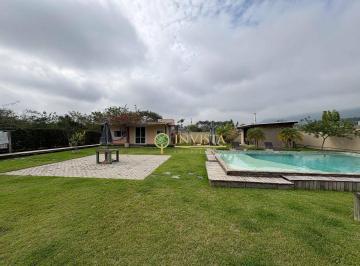 06100d82fcd6643a9e21159f8ce1a25f0b3af197 · Casa de Campo com Piscina em Santo Amaro do Imperatriz.