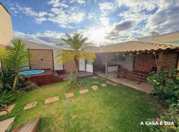 Casa · 360m² · 4 Quartos · Casa à venda com quatro quartos, sendo duas suítes, três vagas de garagem e espaço gourmet com pisci