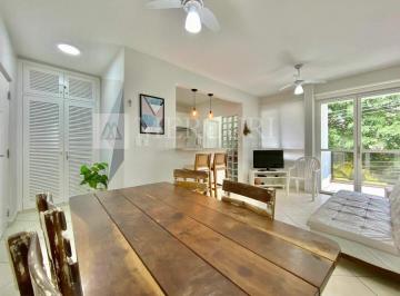 Explore seu apartamento a venda no Guarujá na Praia da Enseada, através da imobiliária em Guarujá e imobiliaria em Guarujá especializadas. · Apartamento no Guarujá, Enseada, 2 Quartos, Sendo 1 Suíte e Sacada com Vista Urbana - Mercuri Imóvei