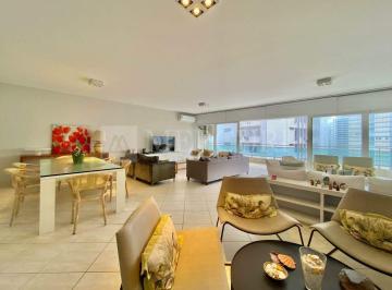 Apartamento · 240m² · 4 Quartos · 2 Vagas · Apartamento à venda em Guarujá (Pitangueiras) | 4 dorms (2 suítes), vista mar e 2 vagas