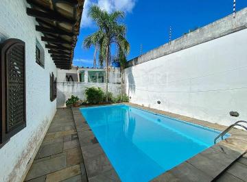 casa a venda no guarujá localizada no jardim pernambuco, disponível em imobiliárias em guarujá referência no litoral. · Casa à venda, Praia da Enseada, 5 Quartos, sendo 3 Suítes, Área Gourmet com Piscina - Mercuri Imóvei