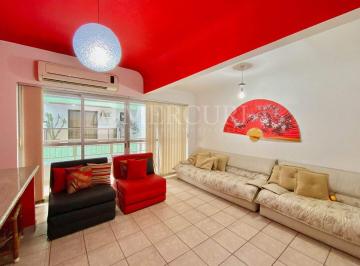 Para apartamentos a venda no Guarujá na Praia da Enseada, conte com as melhores imobiliárias em Guarujá, oferecendo as melhores opções. · Apartamento no Guarujá, Enseada, 2 Quartos, Sendo 1 Suíte e Sacada - Mercuri Imóveis - Imobiliária n