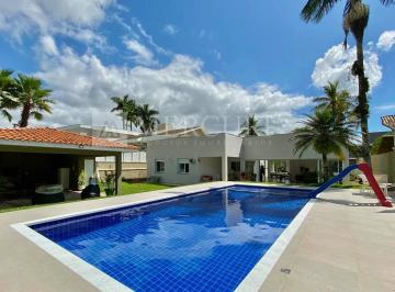 Casa · 350m² · 4 Quartos · 4 Vagas · Residência de Alto Padrão com 4 Quartos e Piscina no Condomínio Jardim Acapulco - Mercuri Imóveis -
