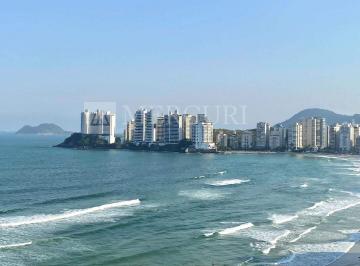 Busca por apartamentos a venda no Guarujá na Praia das Pitangueiras? Consulte a imobiliária em Guarujá e imobiliaria em Guarujá para mais detalhes. · Apartamento no Guarujá, Pitangueiras, 2 Quartos e Sacada com Vista para o Mar - Mercuri Imóveis - Im