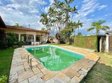 Diversas casas a venda no Guarujá na Praia da Enseada, ideais para sua família, apresentadas por imobiliárias em Guarujá. · Casa no Guarujá, Enseada,4 Quartos, Sendo Suítes, Piscina e Churrasqueira - Mercuri Imóveis - Imobil