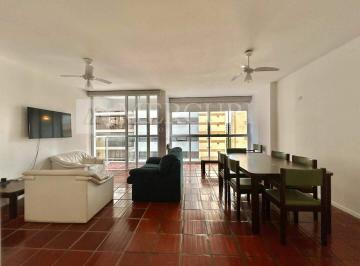 Apartamento · 200m² · 3 Quartos · 2 Vagas · Apartamento à venda na Praia das Pitangueiras em Guarujá.