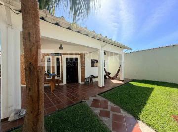 Casa · 210m² · 5 Quartos · 8 Vagas · Casa à venda na Praia da Enseada em Guarujá