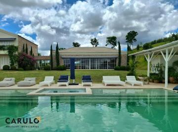 Piscina concebida como elemento arquitetônico central do projeto · Casa de campo com 6 suítes à venda, 1200 m² por R$ 29.000.000 - Condomínio Almarias - Jarinu/SP