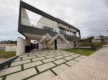 Casa · 291m² · 6 Quartos · 4 Vagas · Casa com piscina no Condomínio Tres Marias em Peruíbe