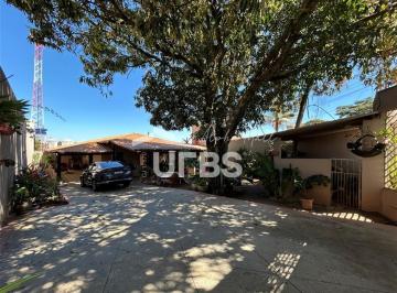 Casa · 236m² · 3 Quartos · 4 Vagas · Casa de Rua - Casa 3 quartos, sendo 1 suíte